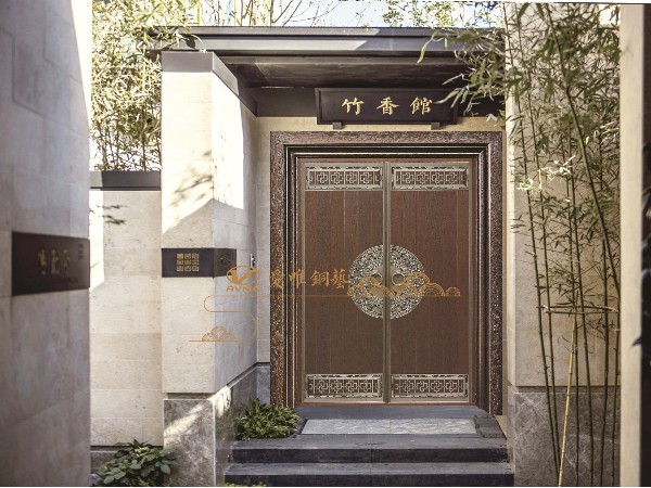 選擇銅門的六點(diǎn)注意事項(xiàng)？銅門定制廠家愛(ài)唯銅藝告訴您。