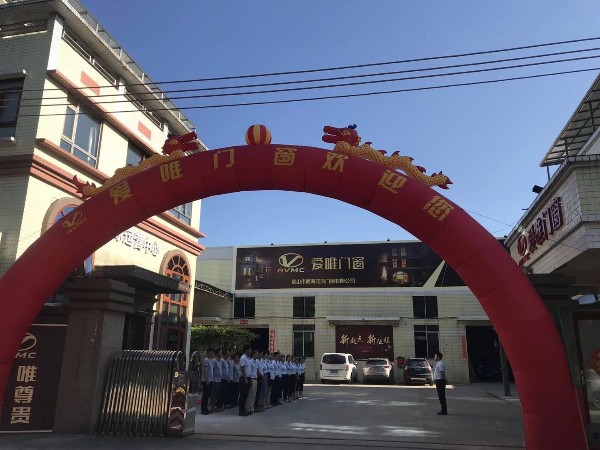 廣東銅門(mén)生產(chǎn)廠家愛(ài)唯銅藝歡迎成全國(guó)家居建材門(mén)店老板到廠參觀考察